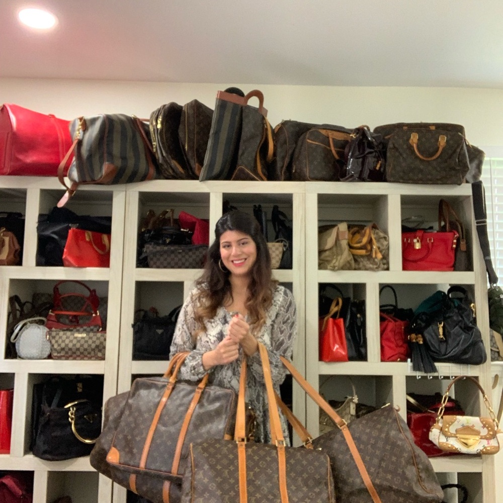 Like this post to be notified when I’m live ❣️ $3 stars on luxury bags